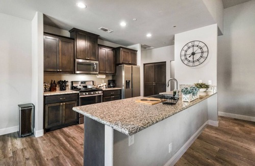 Chico House | Cal King Hi-tech Vaca Pool Home | Ideal 4 Families