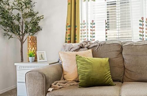 Caldwell House | Caldwell Ruby Tuesday! 60's Inspired comfort 3B2B