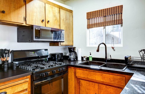 Cold Springs Cottage | California Cabin Rental - Hike, Ski, Boat!