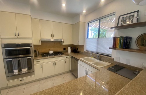 Rancho Mirage Condo | California Dreaming | Epic Views, 2 Ensuites & Space to Entertain – a Greenday property
