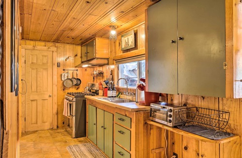 Long Barn Cottage | California Retreat w/Deck, Fire Pit & Grill!