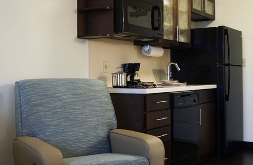 Vancouver Hotel | Candlewood Suites Vancouver-Camas by IHG