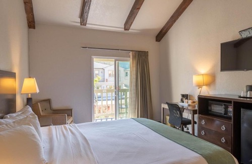 Lighthouse District Hotel | Cannery Row Inn
