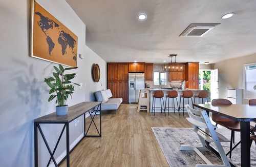 Allied Gardens House | Canyon Retreat|Chef Kitchen|Deck|Sunrise Views