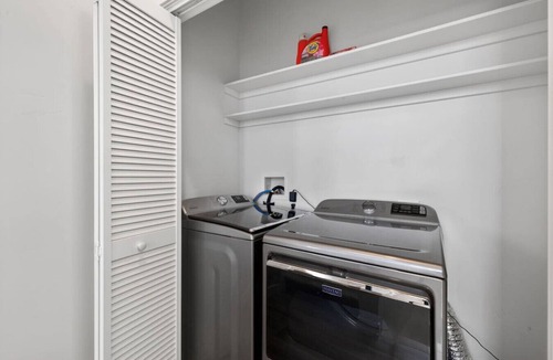 Downtown Sacramento House | Capital City Loft - Modern 3BD Downtown Sacramento Home