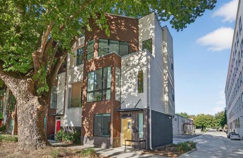 Downtown Sacramento House | Capital City Loft - Modern 3BD Downtown Sacramento