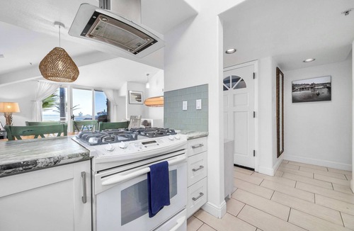 Capitola House | Capitola Village Condo - 1 min walk to beach