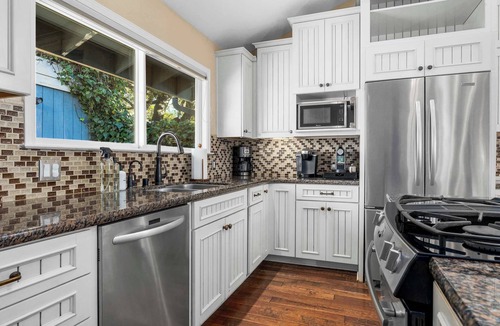 Capitola House | Capitola Village Home - Free Parking & Sleeps 8!