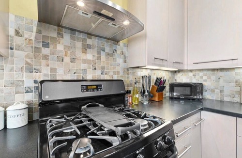 Capitola Apartment | Capitola Village Retreat with Garage!