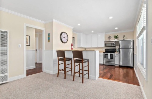 Capitola Apartment | Capitola Vista #3- Dog-friendly