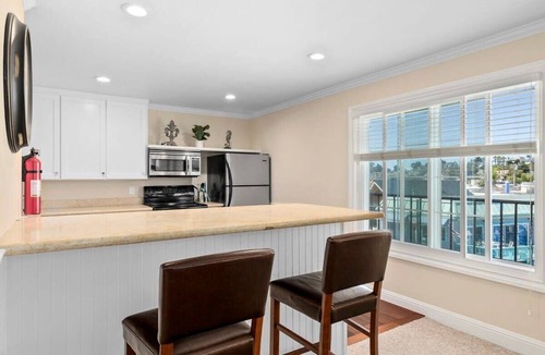 Capitola Apartment | Capitola Vista #3- Dog-friendly