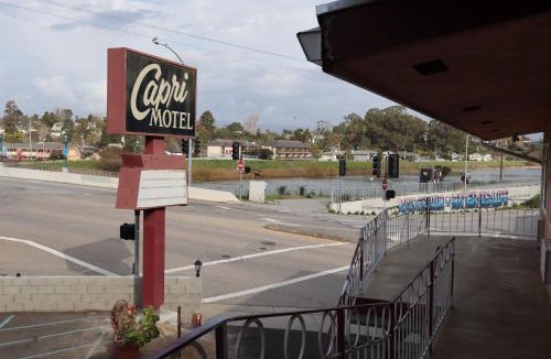 Beach Hill - Beach Flats Hotel | Capri Motel Santa Cruz Beach Boardwalk