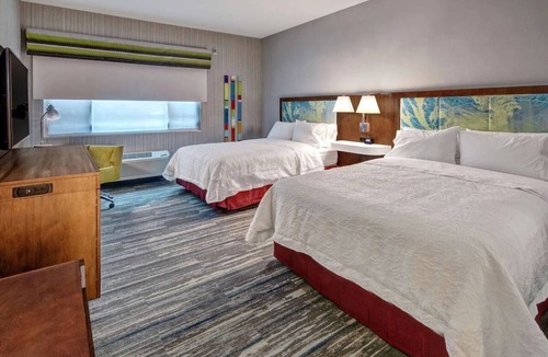 Cardiff-by-the-Sea Hotel | Cardiff Beach 2 Queen Room w/Breakfast, Gym & Pool