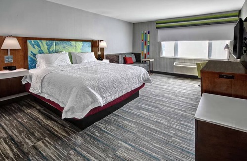 Cardiff-by-the-Sea Hotel | Cardiff Beach King Room w/Breakfast, Gym & Pool