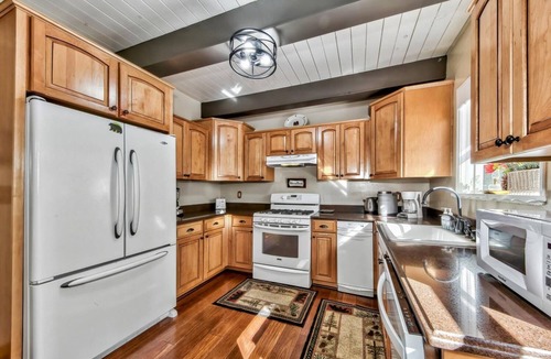Tahoe Paradise Cabin | Caring Bear Cabin - games, pets, wheelchair-friendly