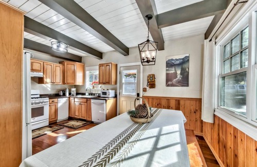 Tahoe Paradise Cabin | Caring Bear Cabin - games, pets, wheelchair-friendly