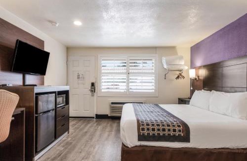 Munras Avenue Hotel | Carmel Hill Lodge