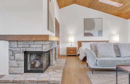 Northeast Carmel Apartment | Carmel in the Clouds Penthouse