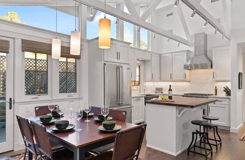 Northeast Carmel House | Carmel's Wy Knot: Beautiful remodel in Carmel-by-the-Sea!