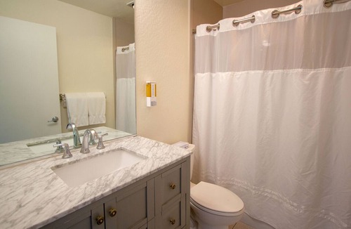 Westside Santa Cruz Hotel | Carousel Beach Inn