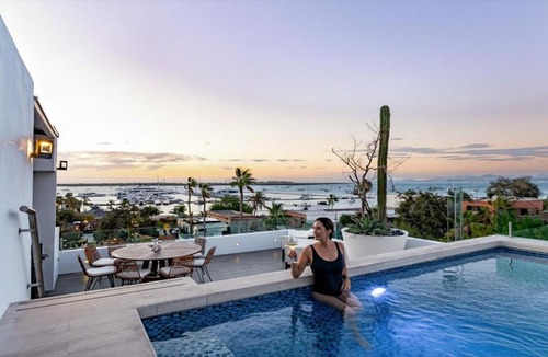 La Paz House | Casa Altamar - Rooftop, vistas y Piscina a pasos del Malecon