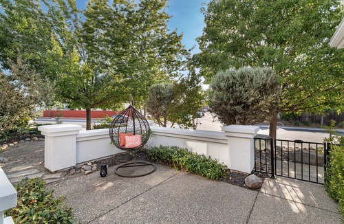 Elk Grove House | Casa Blanca - Beautiful, Quiet, & Relaxing!