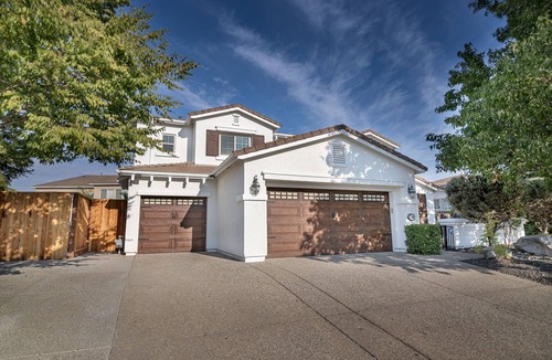 Elk Grove House | Casa Blanca - Beautiful, Quiet, & Relaxing!