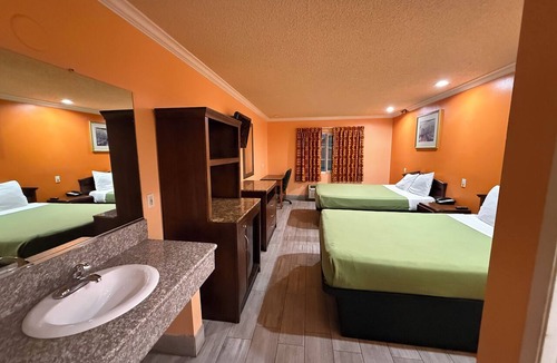 Corona Hotel | Casa Blanca Hotel - Corona