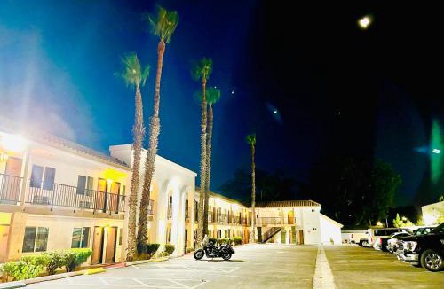 Cypress Hotel | Casa Blanca Hotel - Cypress, Buena Park