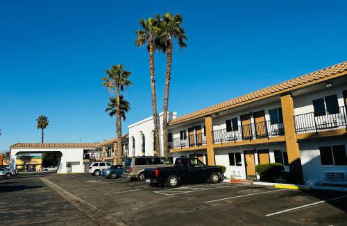 Cypress Hotel | Casa Blanca Hotel - Cypress, Buena Park