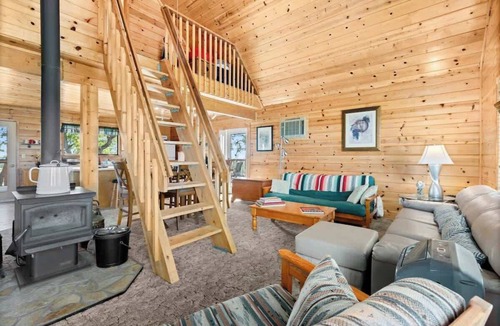 Oak Shores Cabin | Casa de Corona Lake House with Fireplace & Grill