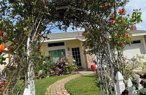 Mission Viejo House | Casa de la Loma - a Cozy & Colorful Retreat - Save 11%!