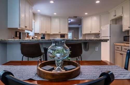 Paso Robles House | Casa de Mimosa-Colorful, Charming, Cozy -Just Steps to Downtown Fun!