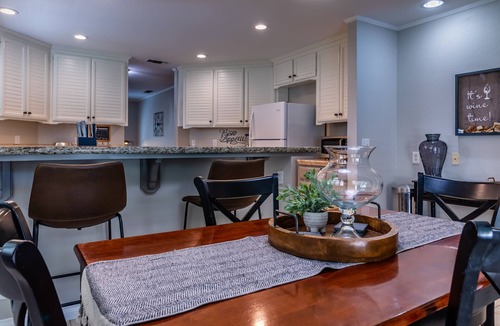 Paso Robles House | Casa de Mimosa-Colorful, Charming, Cozy -Just Steps to Downtown Fun!