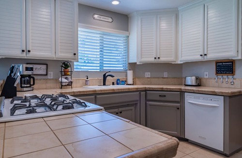 Paso Robles House | Casa de Mimosa-Colorful, Charming, Cozy -Just Steps to Downtown Fun!