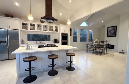 Downey House | Casa La Paz, Conveniently located
