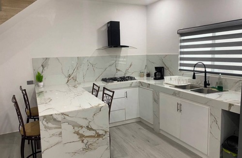 Maneadero House | Casa las bugambilias