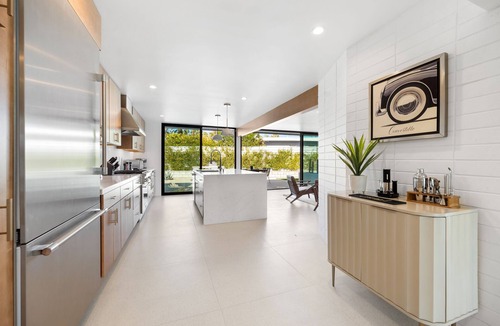 Sunmor House | Casa Roka: Groovy Mid-Century Indoor/Outdoor Lifestyle