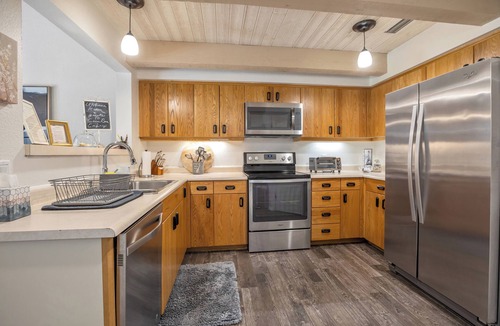 Oak Creek House | Casa Rosa-Canyon Mesa Country Club-Upscale Retreat- Golf/PB/Tennis/Pool/HotTub