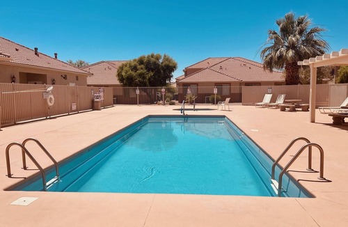 Mesquite Condo | Casino Cove Mesquite Vacation Rental with Community Pool and $510 in free daily activities