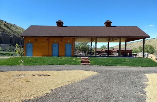 Price Hotel | Castle Gate RV Park