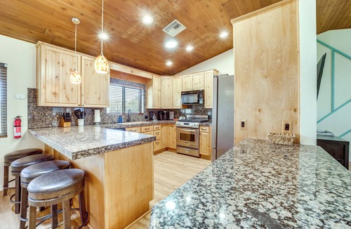 Oak Creek Cottage | Castle Rock Views: Sedona Retreat w/Hot Tub!