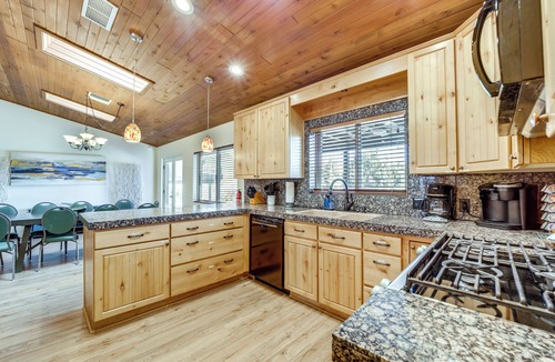 Oak Creek Cottage | Castle Rock Views: Sedona Retreat w/Hot Tub!