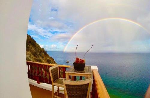 Avalon Villa | Catalina hillside retreat w pool & hot tub