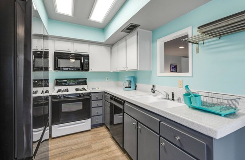 Cathedral City Condo | Cathedral Canyon Country Club - 3 Bedroom