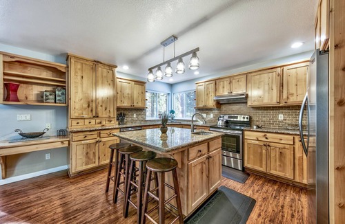 Montgomery Estates House | Cattlemans Lodge -6BR/3BA, Spa, Pool Table