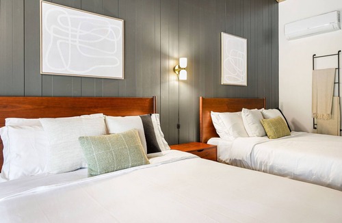 Dunsmuir Hotel | Cave Springs Resort Hotel Room 6 (Visit Mt Shasta)