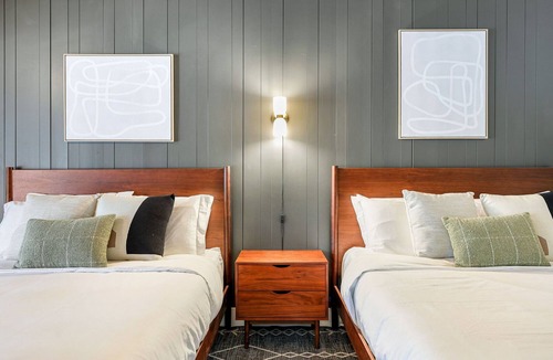 Dunsmuir Hotel | Cave Springs Resort Hotel Room 9 (Visit Mt Shasta)