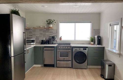 Cayucos Apartment | Cayucos Cottage Studio ll Modern Peak-A-Boo Ocean Views