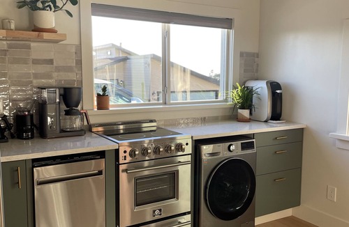 Cayucos Apartment | Cayucos Cottage Studio ll Modern Peak-A-Boo Ocean Views
